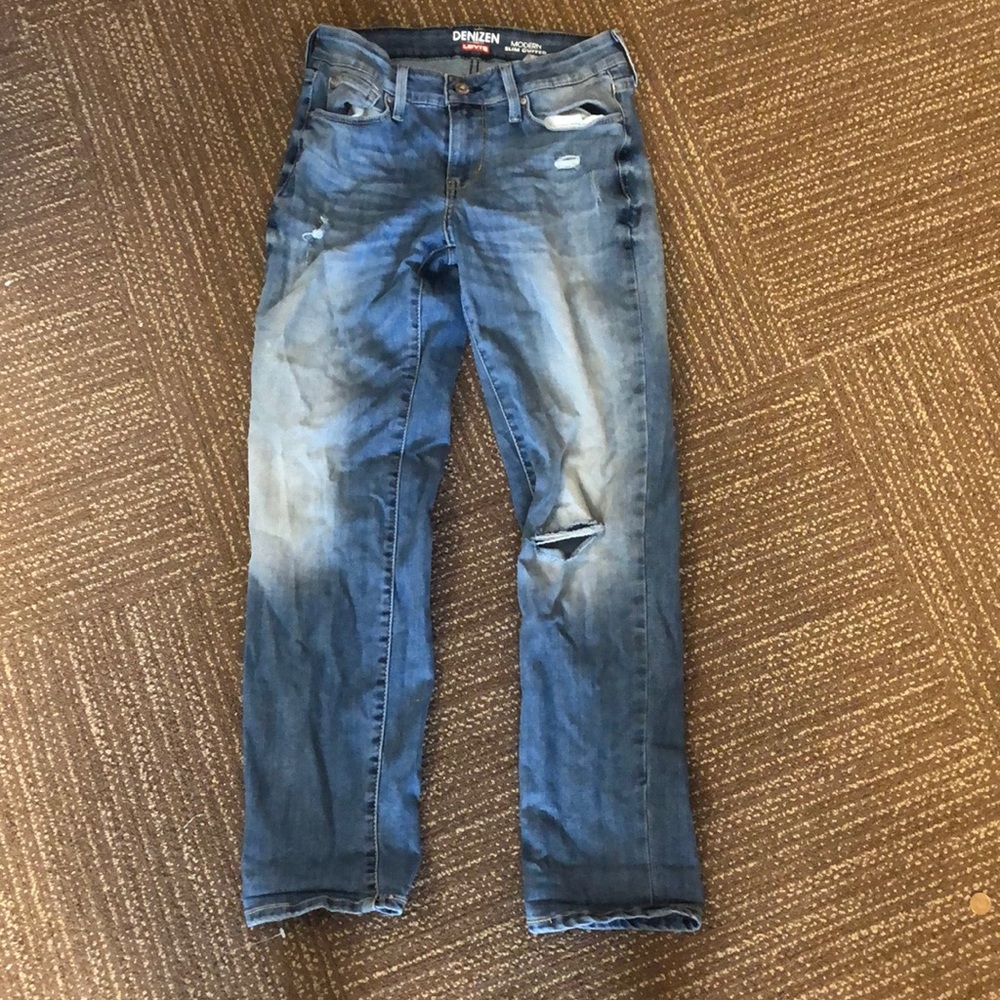 Super cute Low rise, cuffed jeans